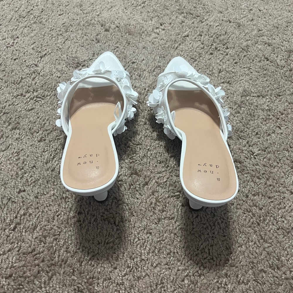 A New Day White Mules & Clogs Elegant Design - Picture 4 of 6